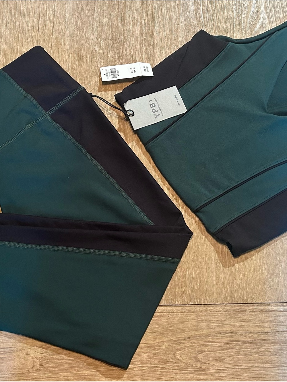 Marching two-piece Abercrombie & Fitch YPB athletic set Black/green Size M